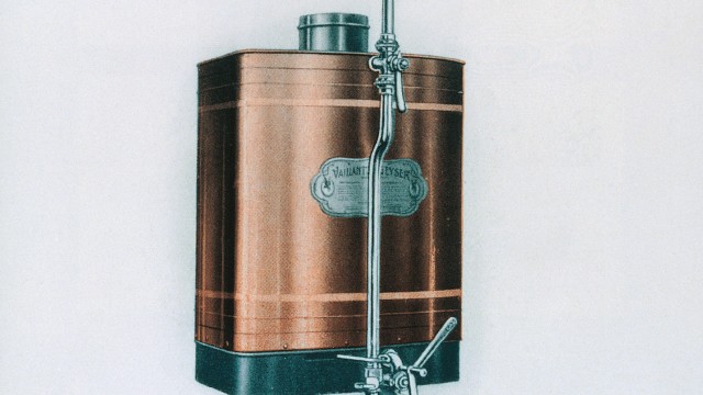 Wall-hung version of the Vaillant gas bath boiler 'Geyser'