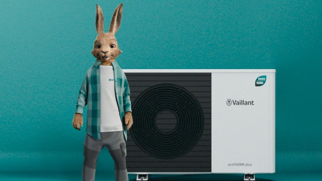 The Vaillant hare next to an aroTHERM plus heat pump on a green background
