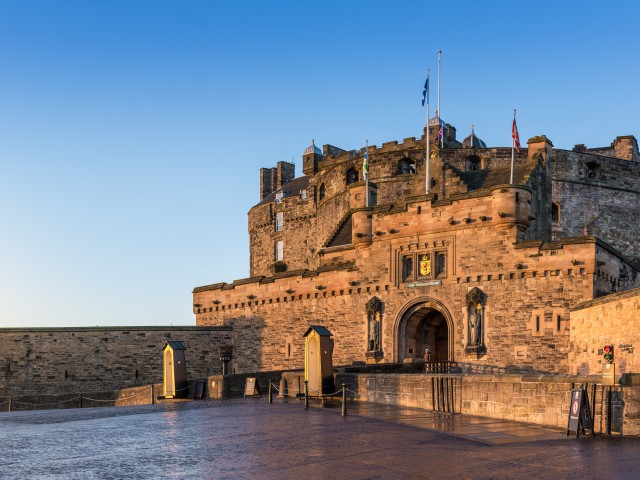 sunset image of Edinburgh Castle