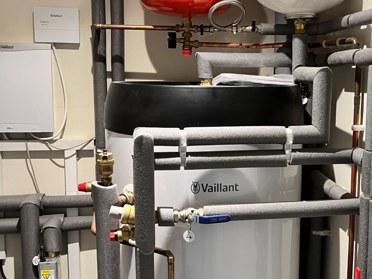 Vaillant hot water cylinder with pipes surrounding it.