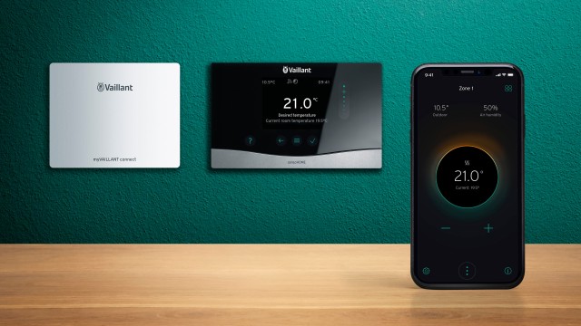 myVAILLANT connect, sensoHOME control and iPhone on green background