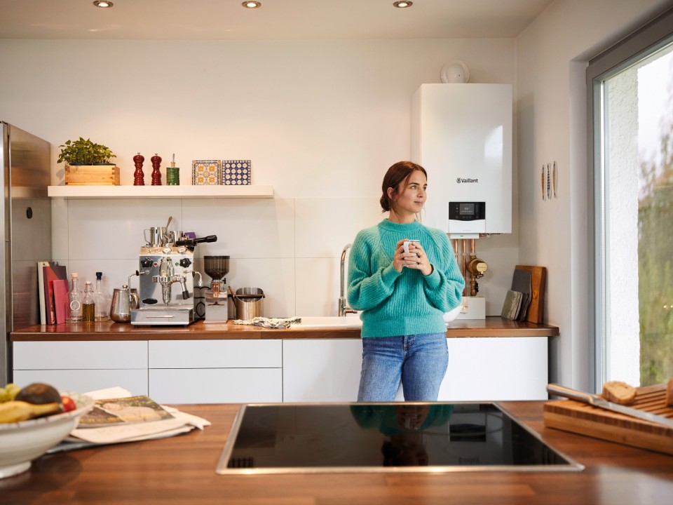 How to box in central heating pipes Vaillant